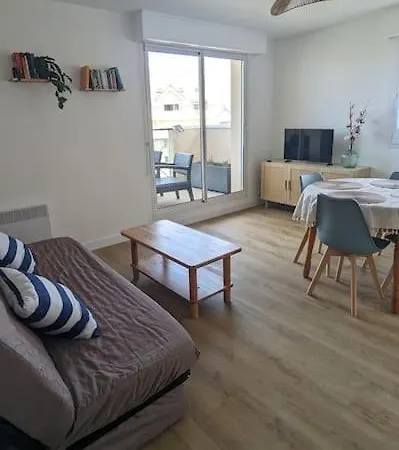 Les Voisins De L'hippodrome Apartment *